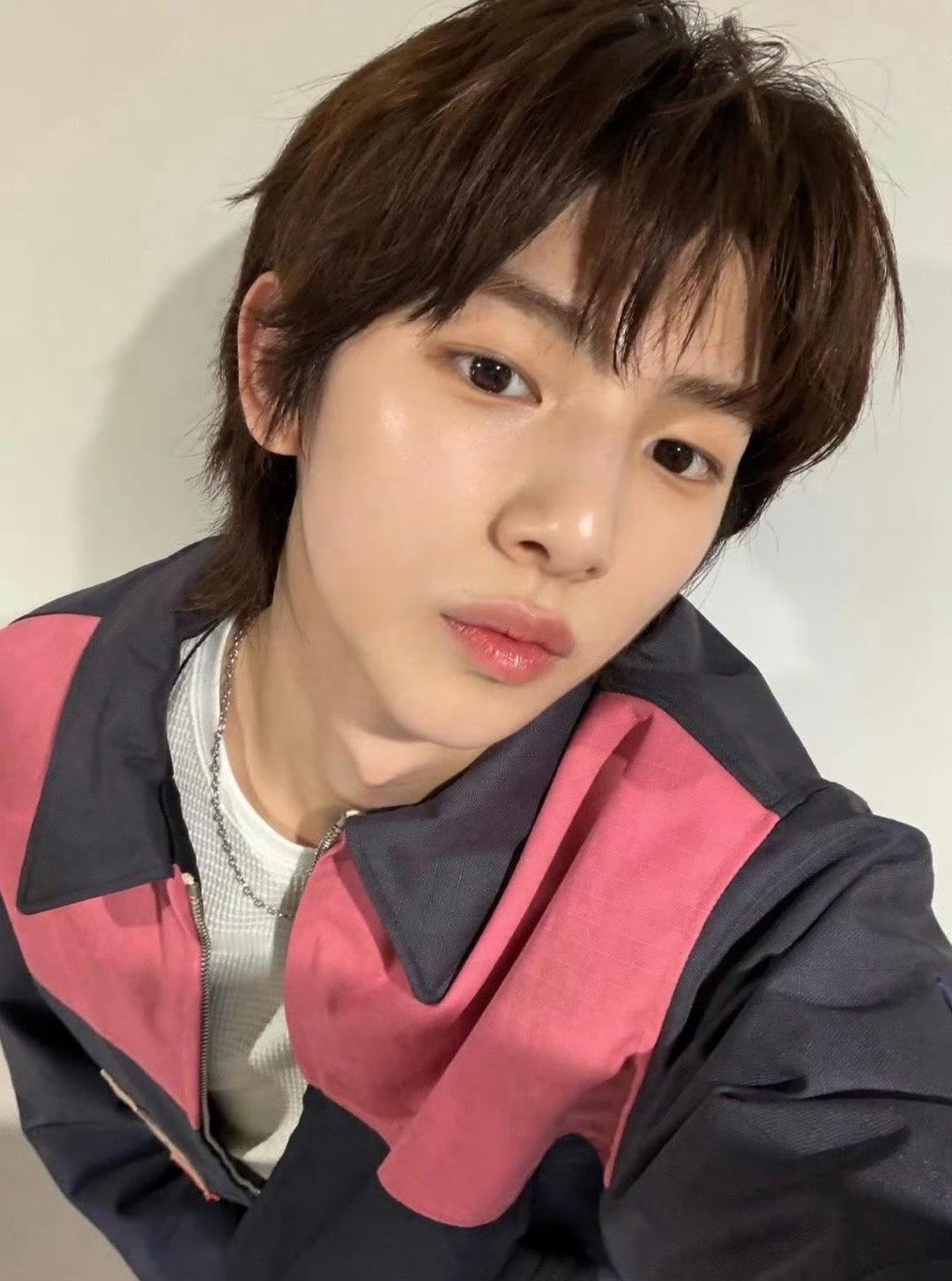 cortis金主训新图，特别会拍🤳的萌系帅哥✨ 