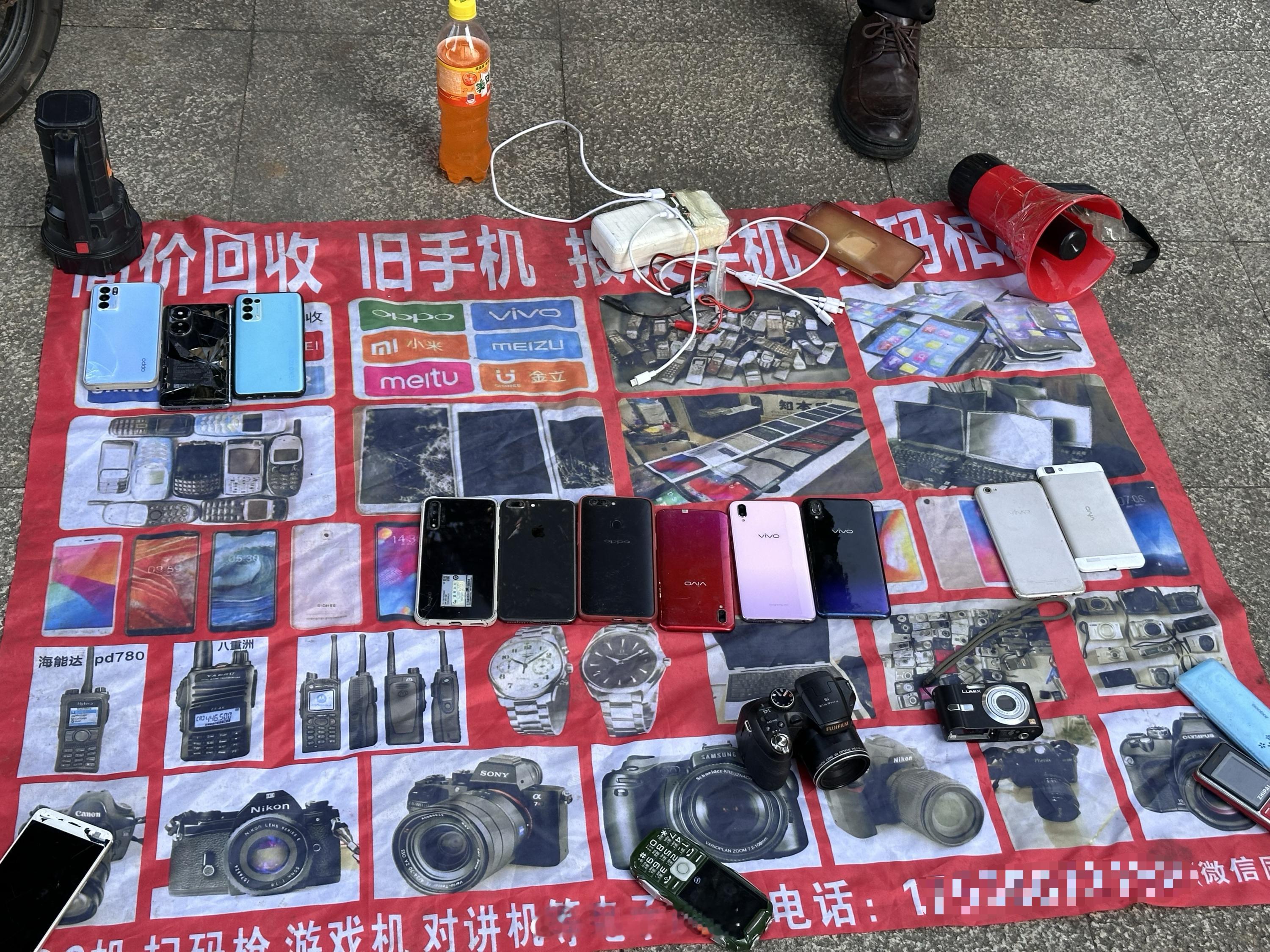 碰到一路边50回收旧手机的[微风]你旧手机一般怎么处理[doge] 