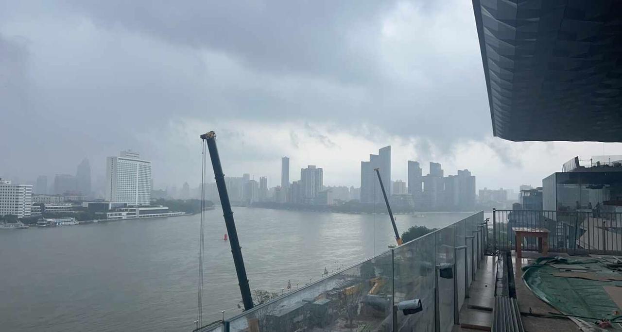 白鹅潭万象城项目9月1日内部实地探访
一派热火朝天的景象，虽然工地内部物料很杂，
