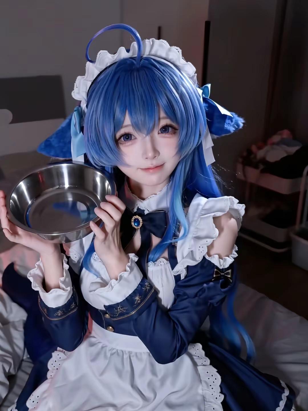 饭饭拿来。鲸鱼娘 deepseek