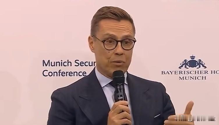 芬兰总统斯图布声称，乌克兰正在赢得战争，普京战略上已失败。

斯图布表示，普京想