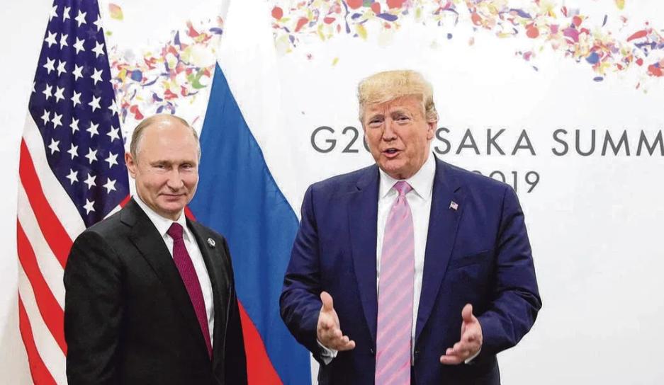 美国前国务卿蓬佩奥今天发文说：“邀请弗拉基米尔·普京出席二十国集团峰会，无异于向