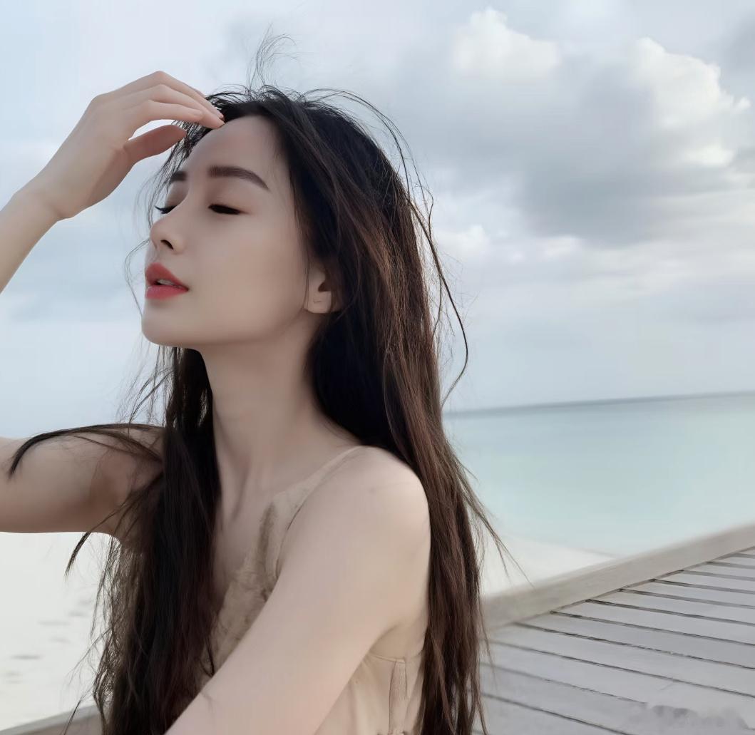 angelababy  angelababy君绮罗“温暖的阳光和你的笑都是璀璨夺