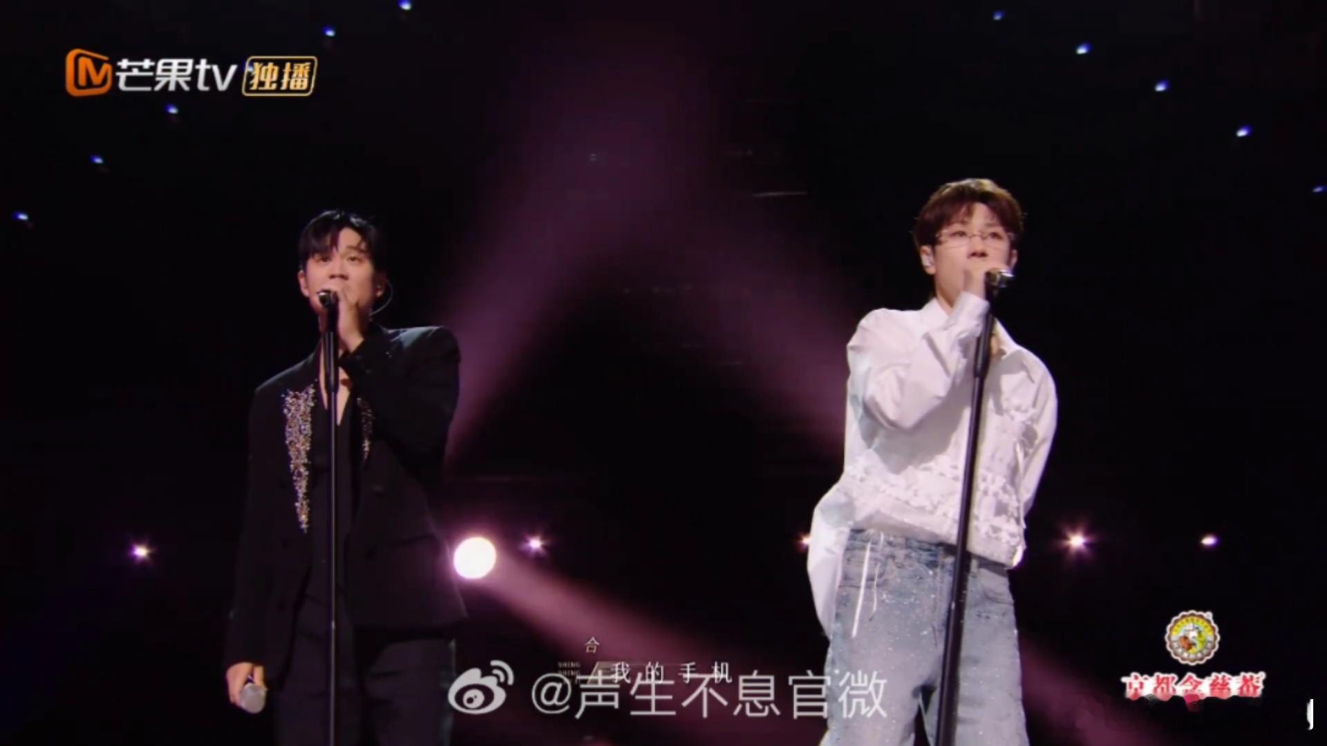 听汪苏泷周兴哲左转灯手机电充满了《左转灯》的温柔杀谁懂啊！汪苏泷rap念白戳中城