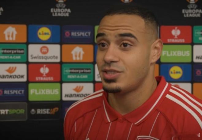 欧联杯1/8决赛附加赛首回合，诺丁汉森林客场3比0击败费内巴切。赛后，森林后卫穆