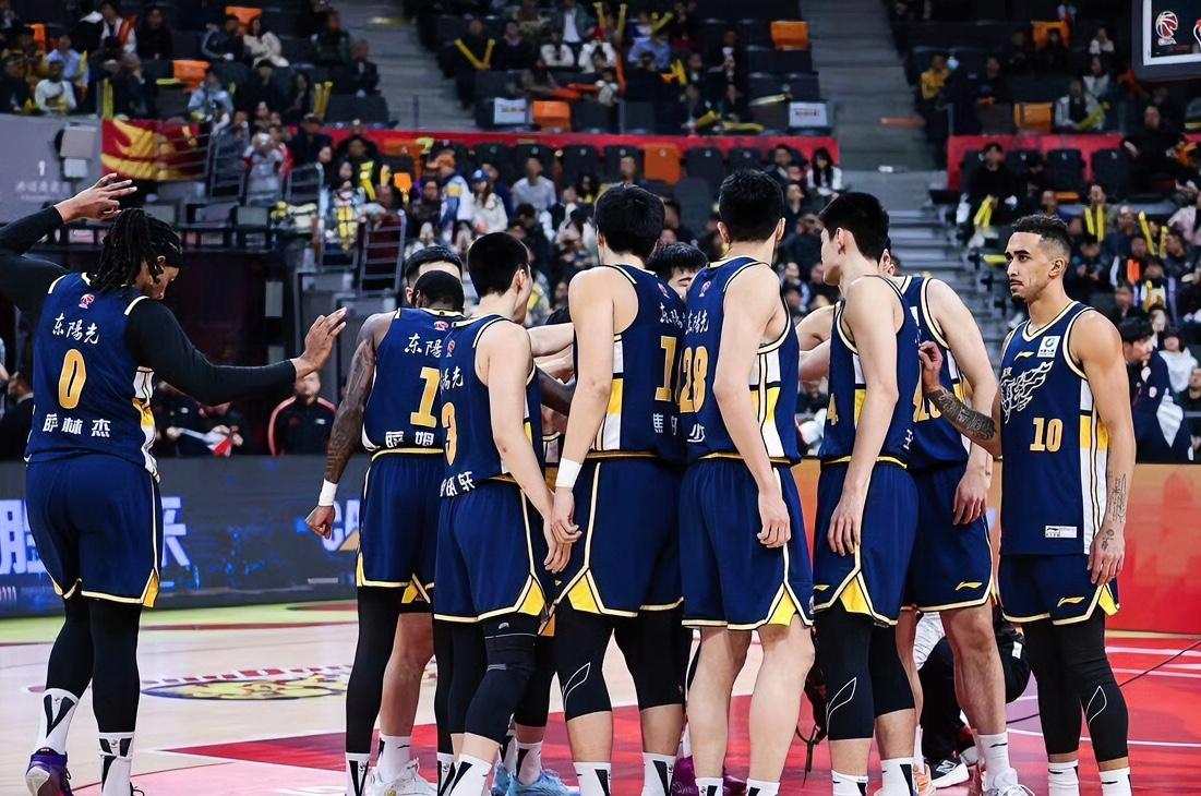 CBA本赛季最谜的球队非广东队莫属了吧？以下六点妥妥证明：

1、开局超强，后期