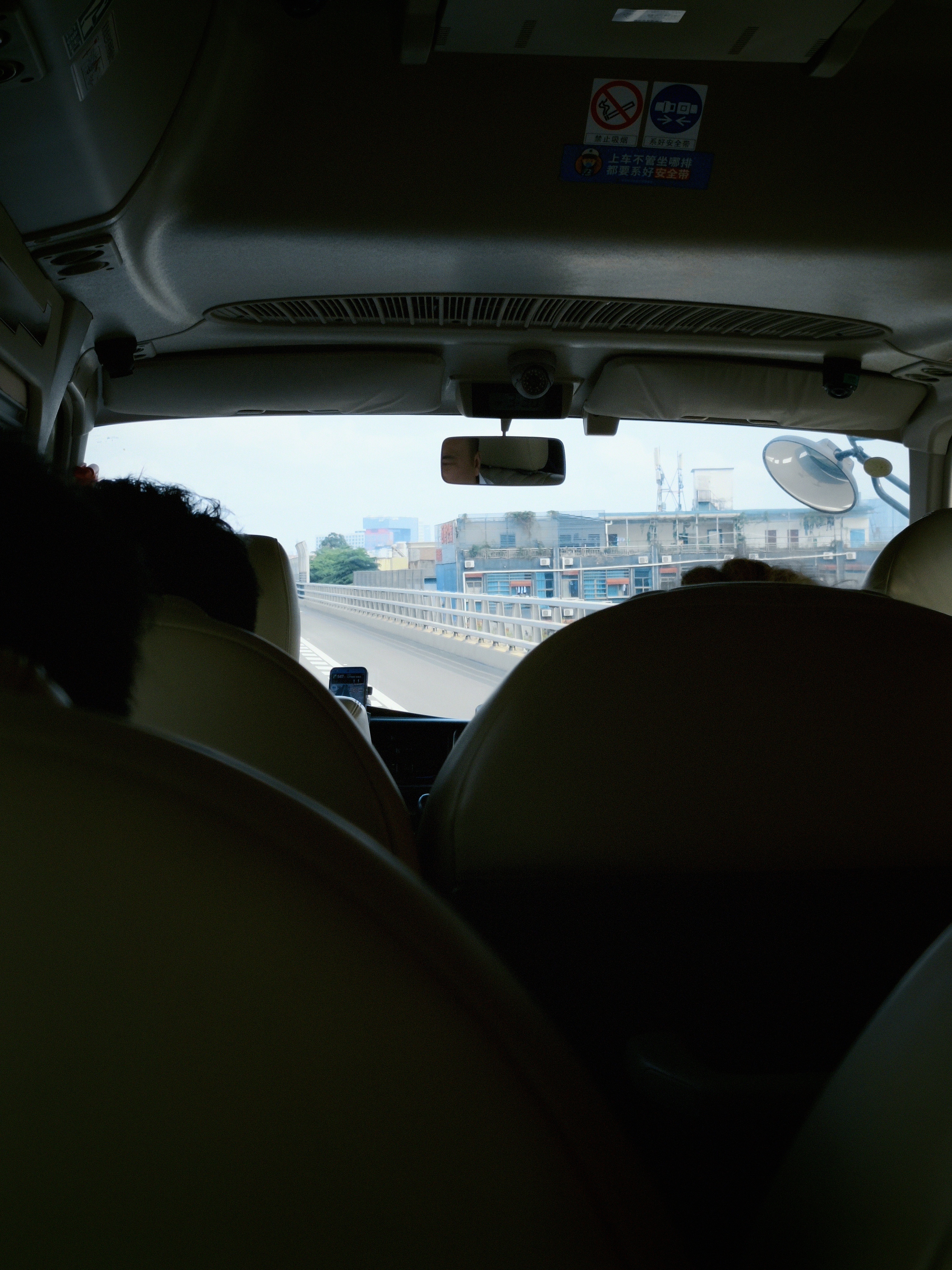 一天飞一个城市 今天依旧又落地深圳 最近身体比较好高强度出差也不觉得累 深圳