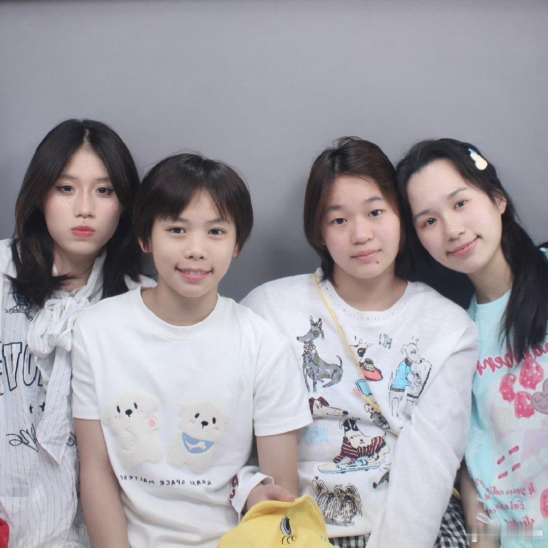 全红婵人生四格全红婵合照live全红婵人生四格 ​​​