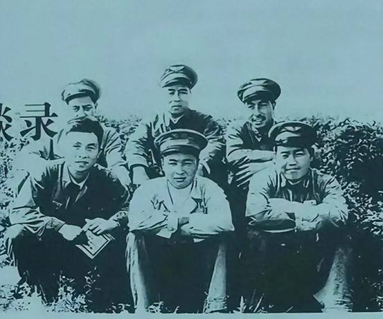 他是特级战斗英雄中唯一当大军区级司令的，连提3级，本人没想到
“1973年3月，