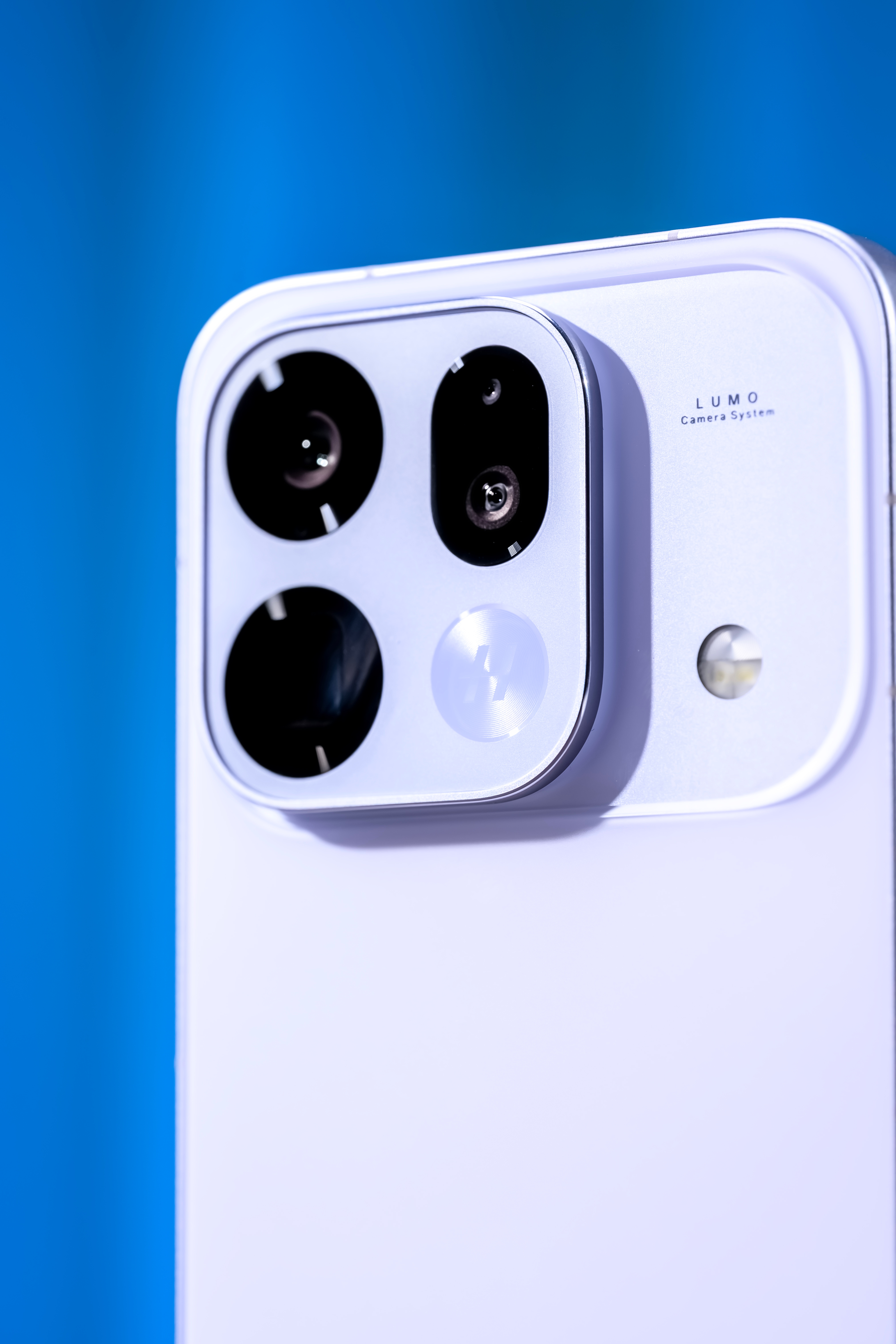 OPPO Find X9s Pro外观公开，我们这台是自在白配色，有一说一这质感