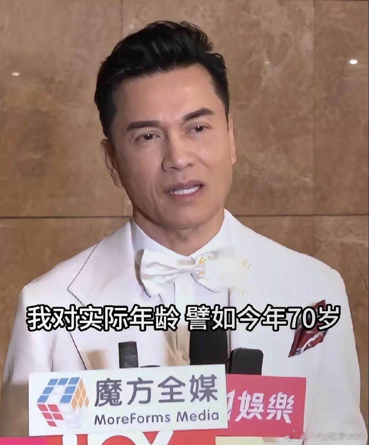 70岁的吕良伟，容颜就象三、四十岁的样子，他一直坚持传统武术蹲马步的锻炼。传统武