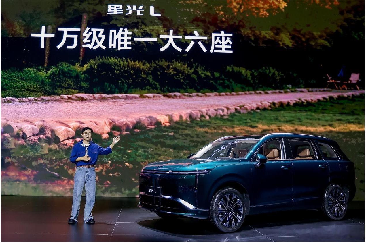 五菱星光L上市10.98万起，说实话这个价格放在10万级大六座SUV里，确实有点