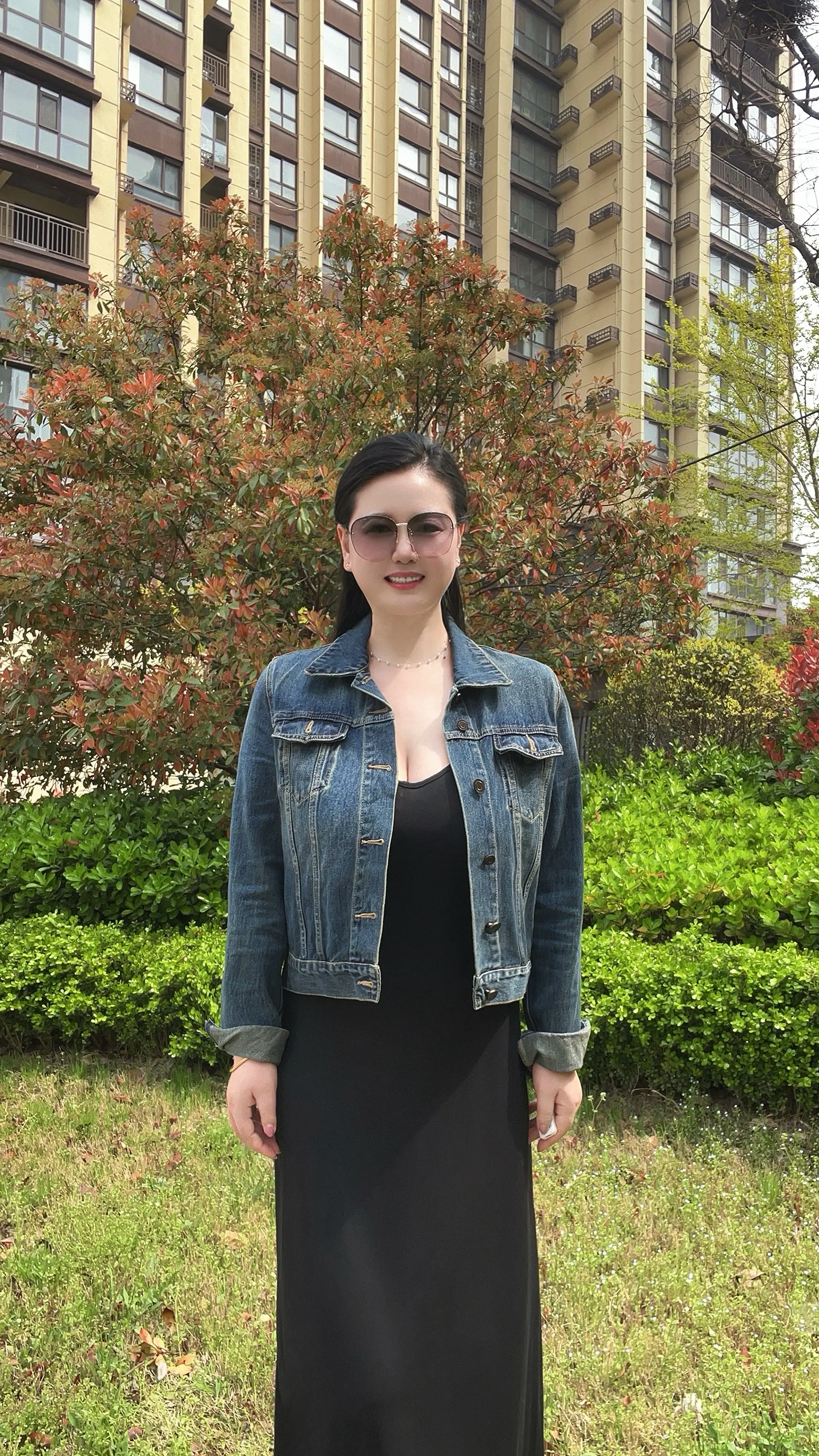 生活渐渐抹去了棱角，岁月沉淀了冷暖自知； 我们都成了有心事不能分享的成...