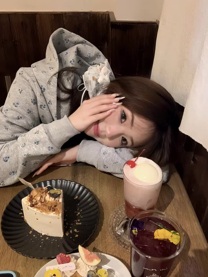 幸福开始有预兆 缘分让我们慢慢紧靠.