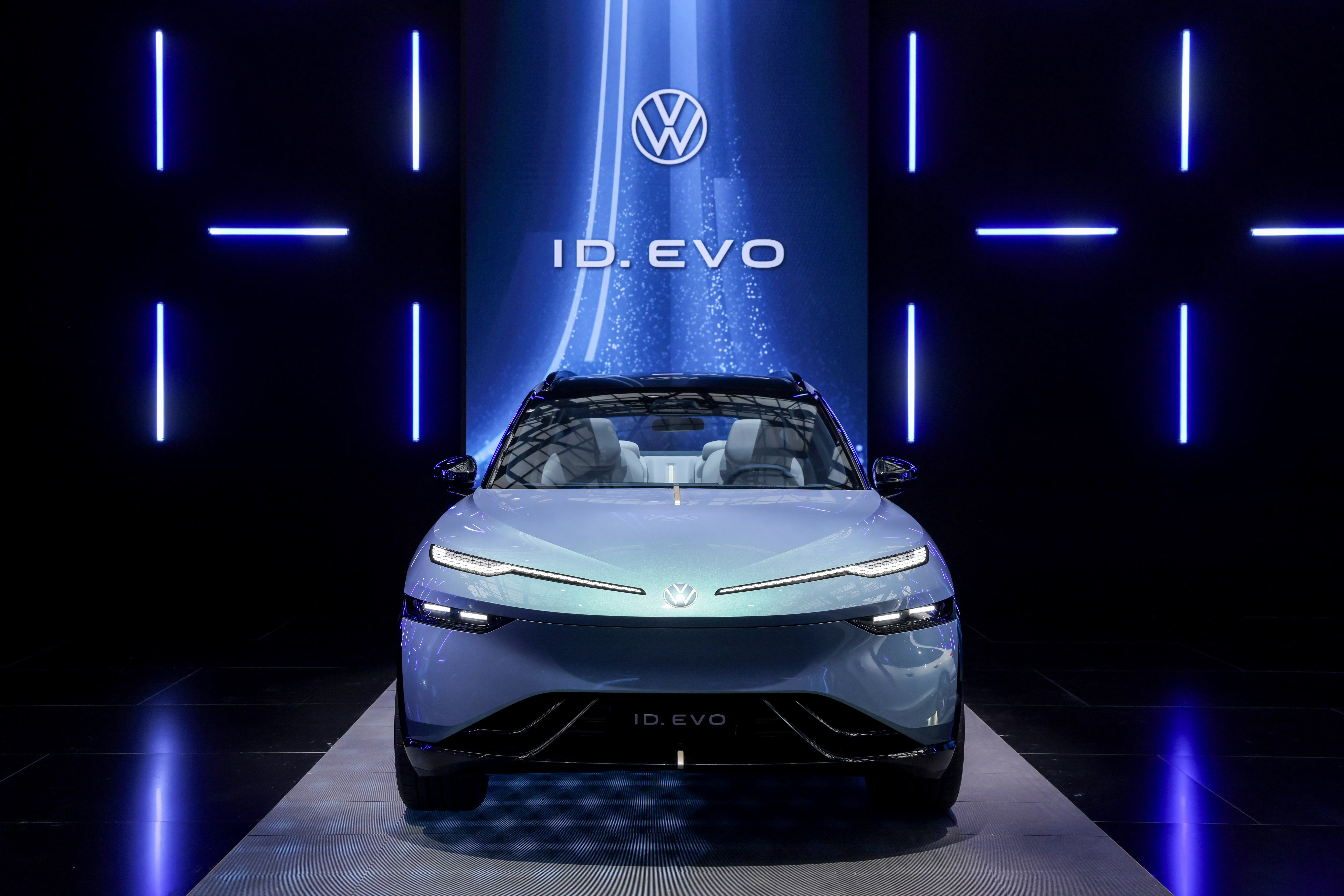 金标大众发新车了，叫与众08来看看大众的量产水平吧，图1-3是今年上海车展首发的