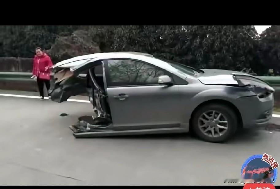 没罩黑布，没扣车标，就是看不出来什么车。着急在线等。