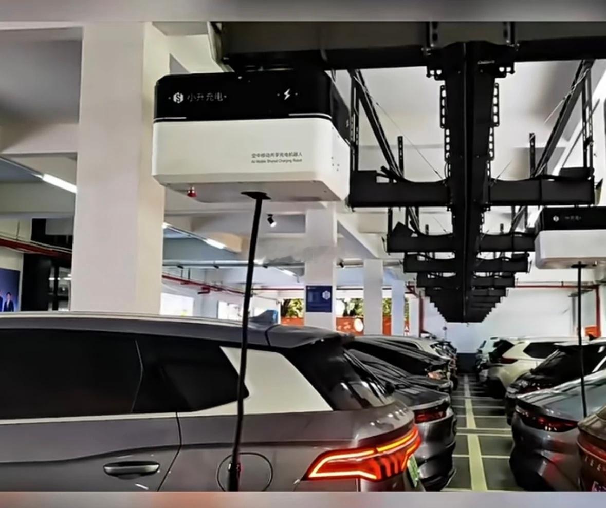 【各路资本涌入“充电机器人”赛道】近年来，我国充换电基础设施正迎来智能化升级的关
