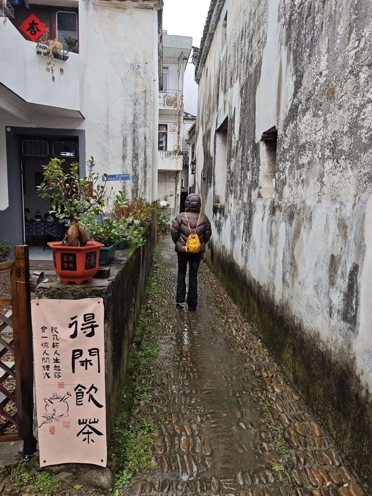 昨天杭州大雨，无法进行户外骑行锻炼，只能选择去杭州富阳龙门古镇游玩。

富阳龙门