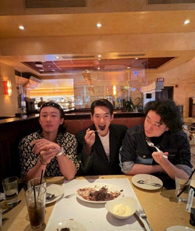 于适侯雯元刘乐美国相聚，都头小个高好帅气