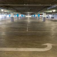 地下和地面停车场收费不一定一样，且受多种因素影响。

一般情况下，地下停车场收费