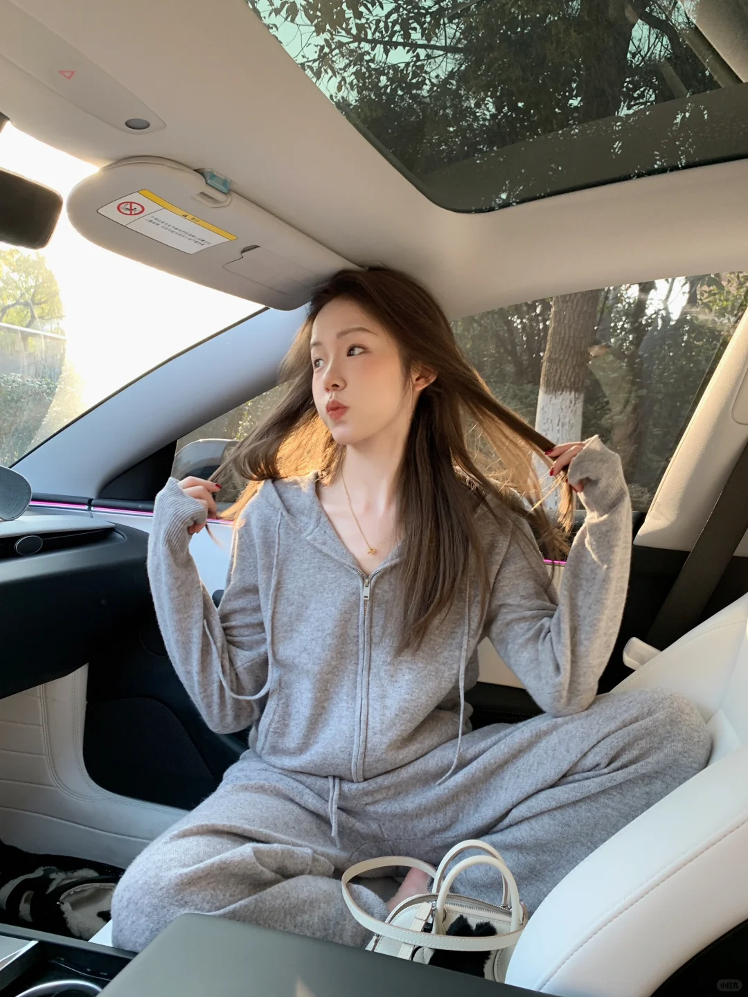 好爱灰色套装的慵懒感