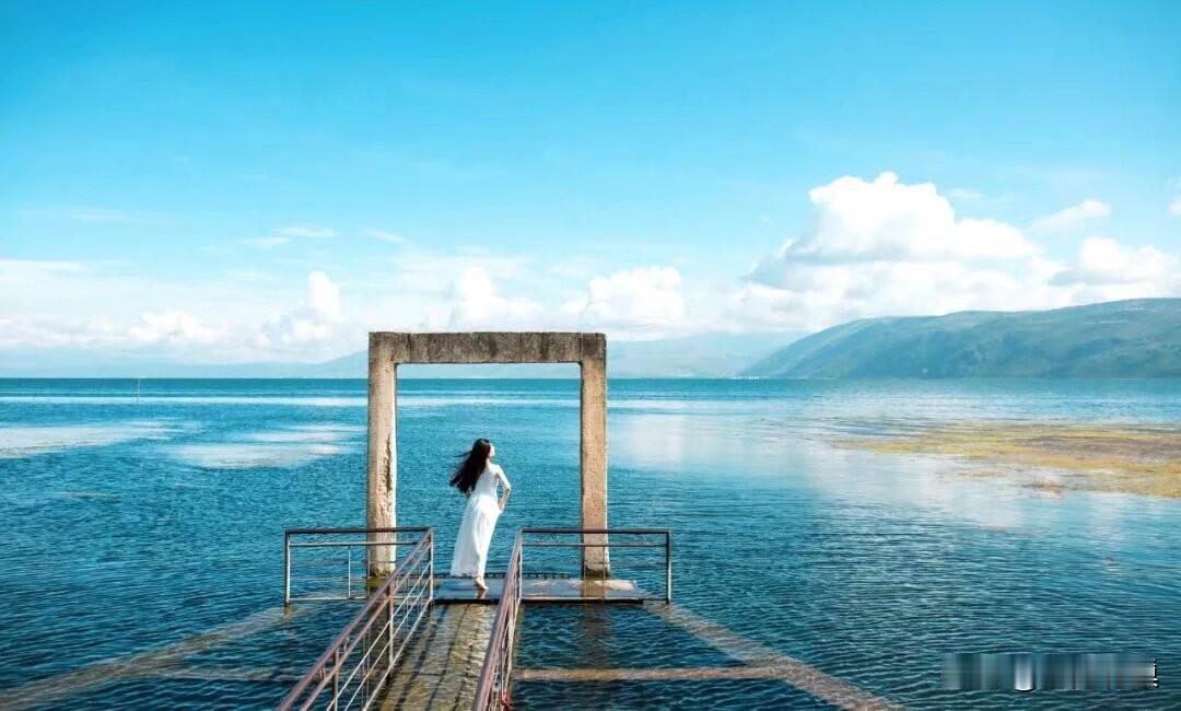 开路靠前人，引路靠贵人，走路靠自己。