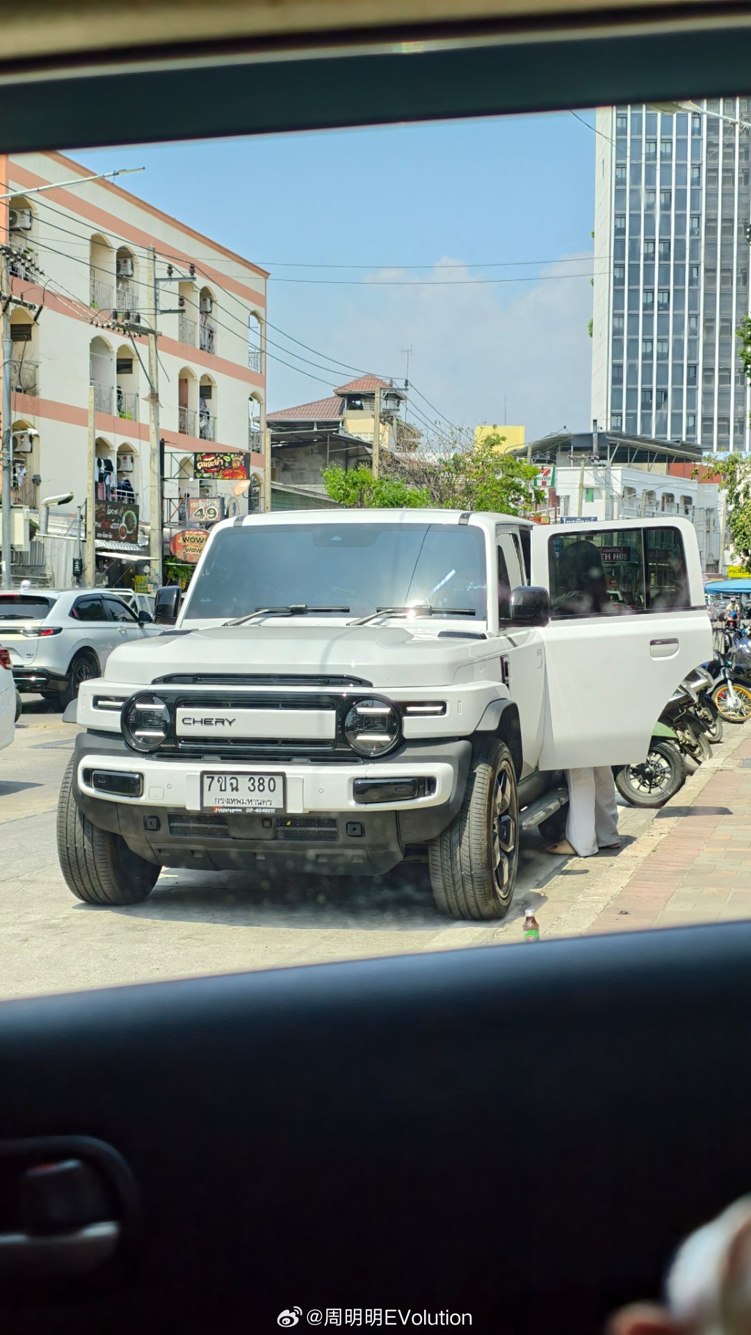 来泰国休年假。支线任务就是感受中国汽车出海现状一打眼，好多熟悉面孔。汽场全开中国