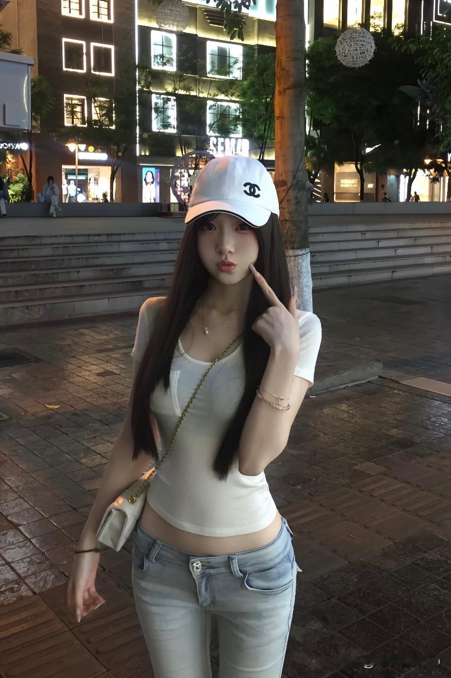 你日常是怎样穿搭的
牛仔裤