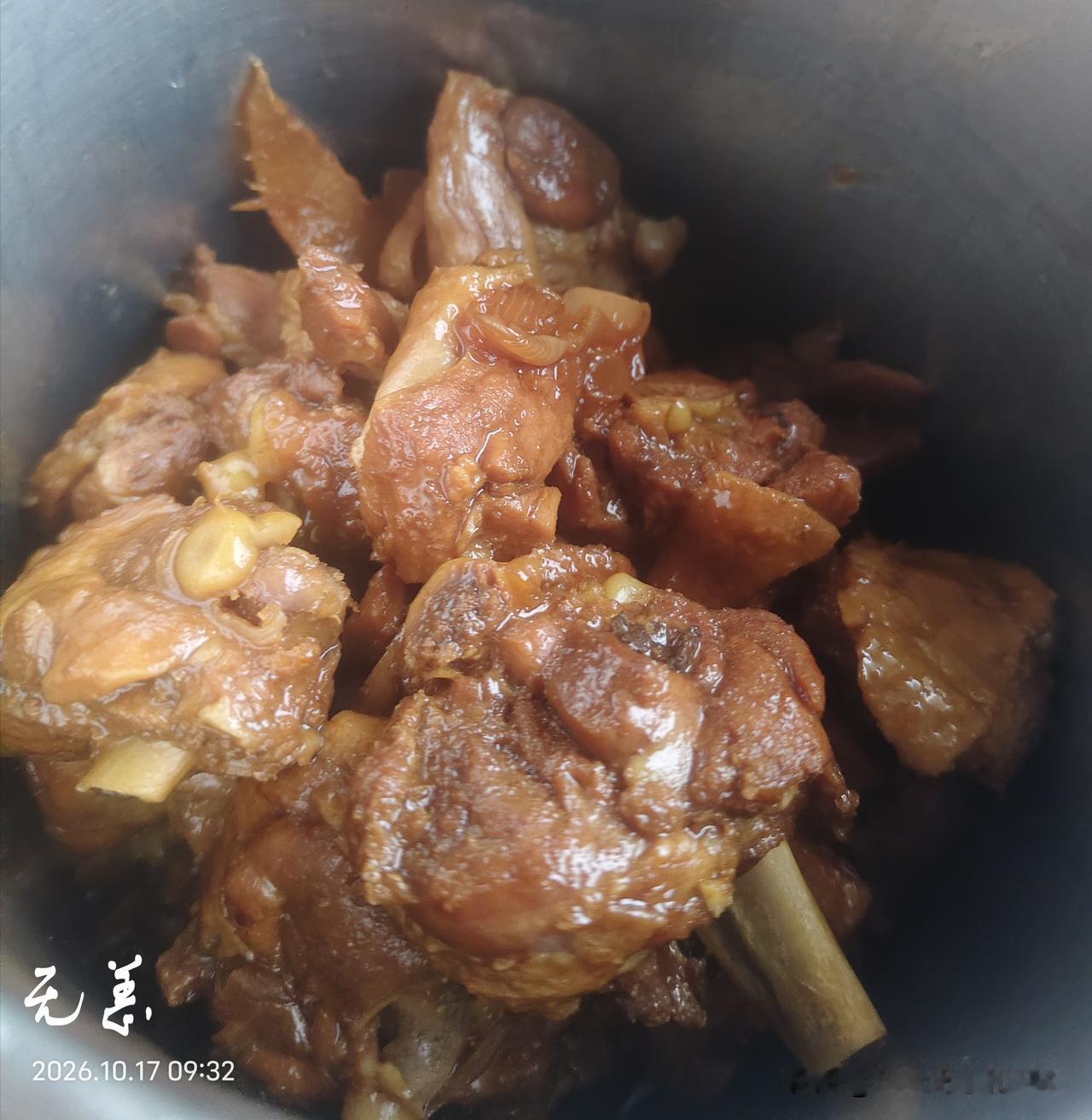 今天又是周六了，该去给公公分药了，顺便给老俩炖了点儿鸭腿。
本来我想着该做条鱼了