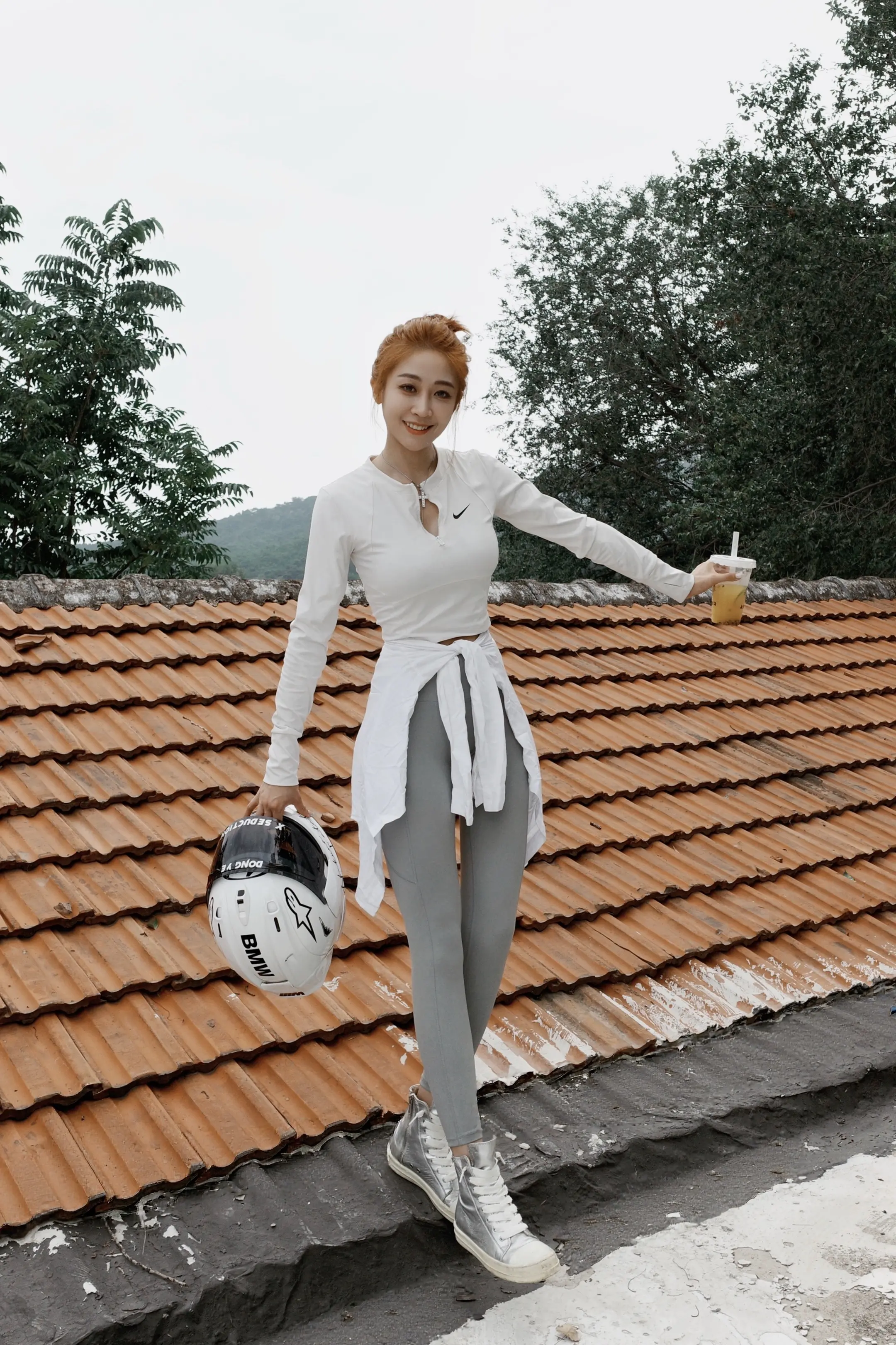 没别的本领了，上房揭个瓦给你看吧～📷