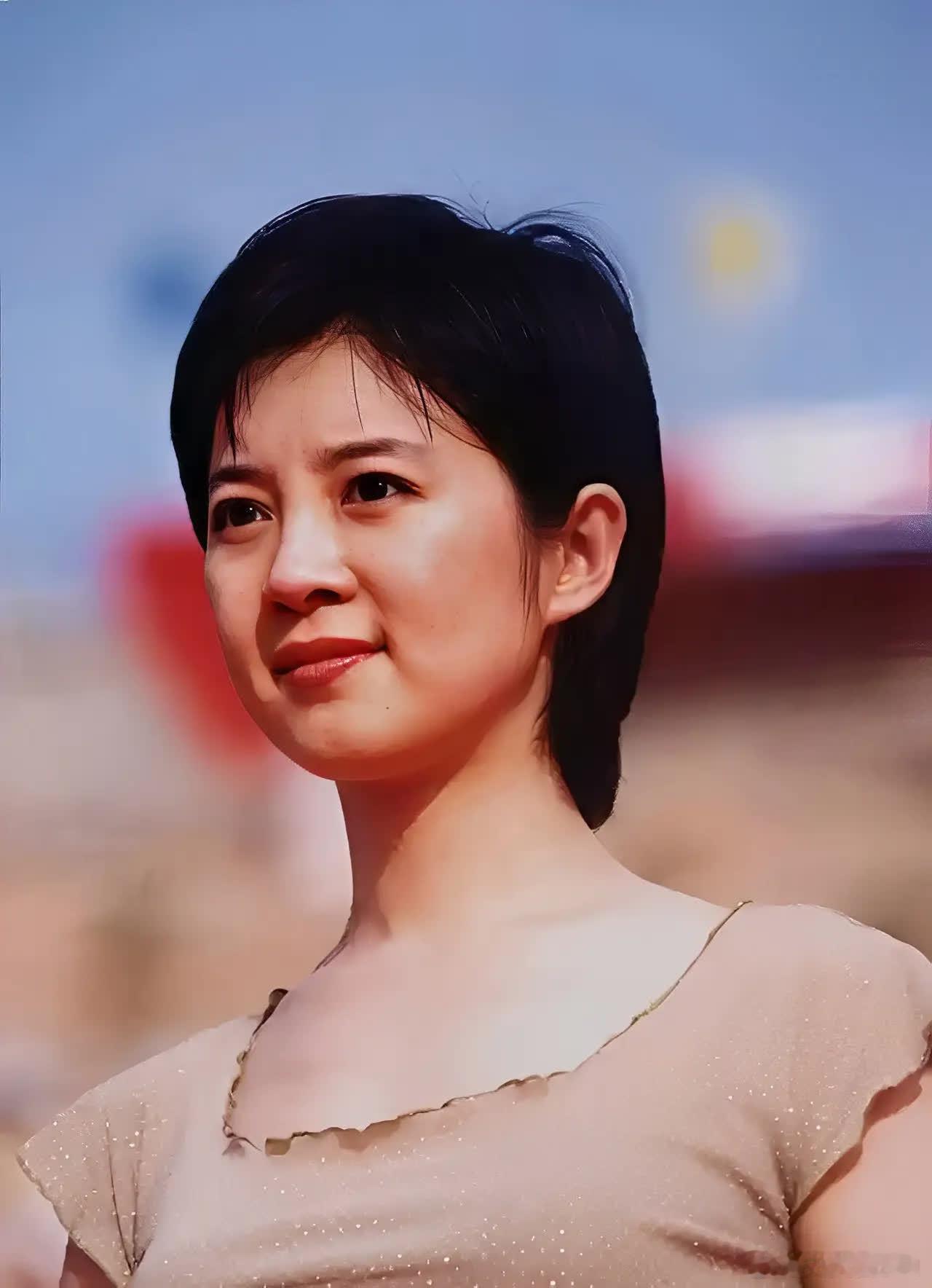 当年，丁建爱上了主持人许戈辉，他对妻子说：“我遇到了灵魂伴侣，我给你1亿，我们离