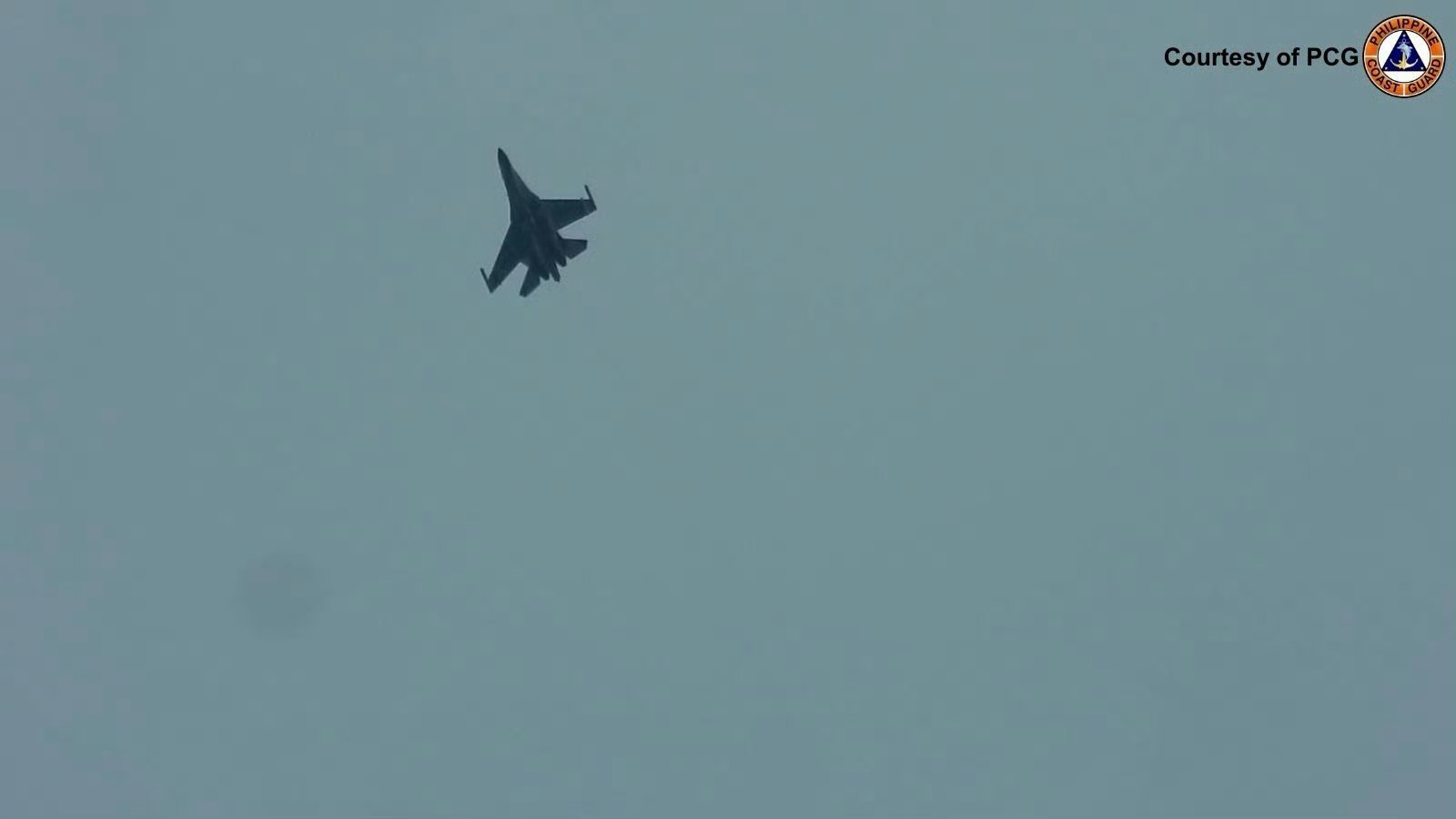 菲律宾海警拍摄到的Su-30MKK，正在驱离菲渔业部门的塞斯纳看来今年春节在南海