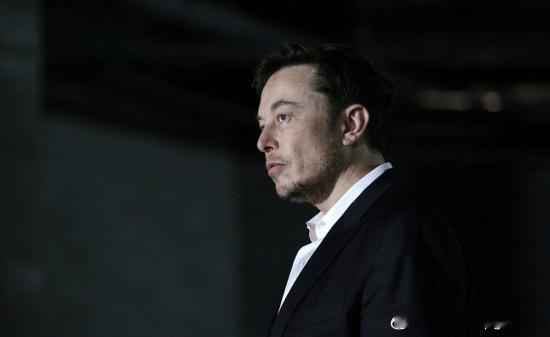 马斯克被指疑整容 脸部出现奥赞脸特征 真相或与减肥有关近日，特斯拉创始人埃隆·马