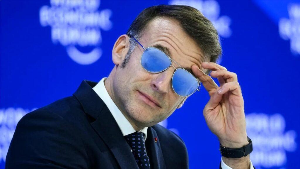 马克龙无意间完成了一次顶级带货。
马克龙本周在达沃斯论坛上佩戴的这款Henry 