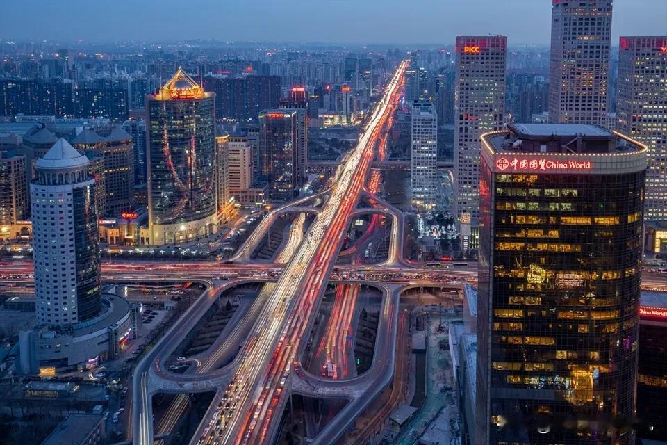 2023年我国一线城市GDP全部达到了3万亿元人民币以上的水平，一线城市北京GD