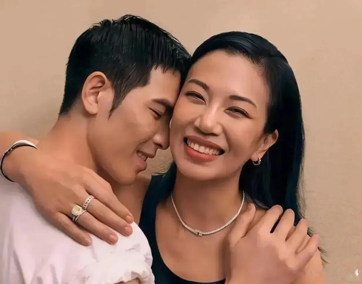 51 岁的林有慧头婚嫁小自己14岁的萧敬腾，幸福婚姻为大龄剩女带来的希望之光！