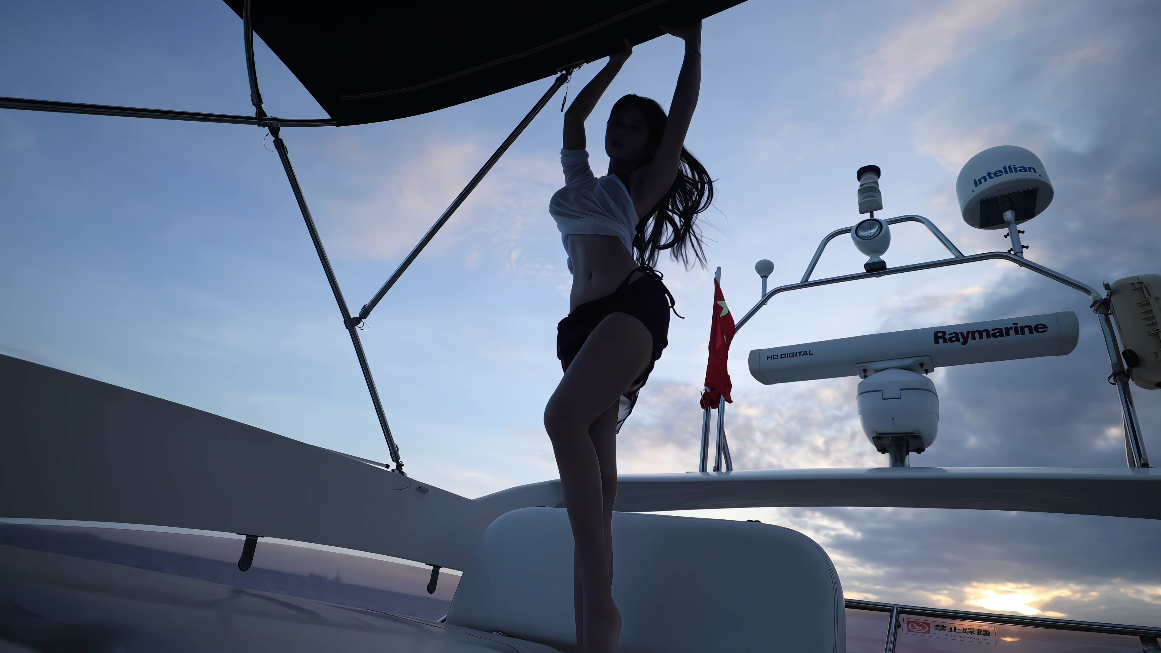 自由在海盐味的风里 🛥️美女自由蓝调时刻