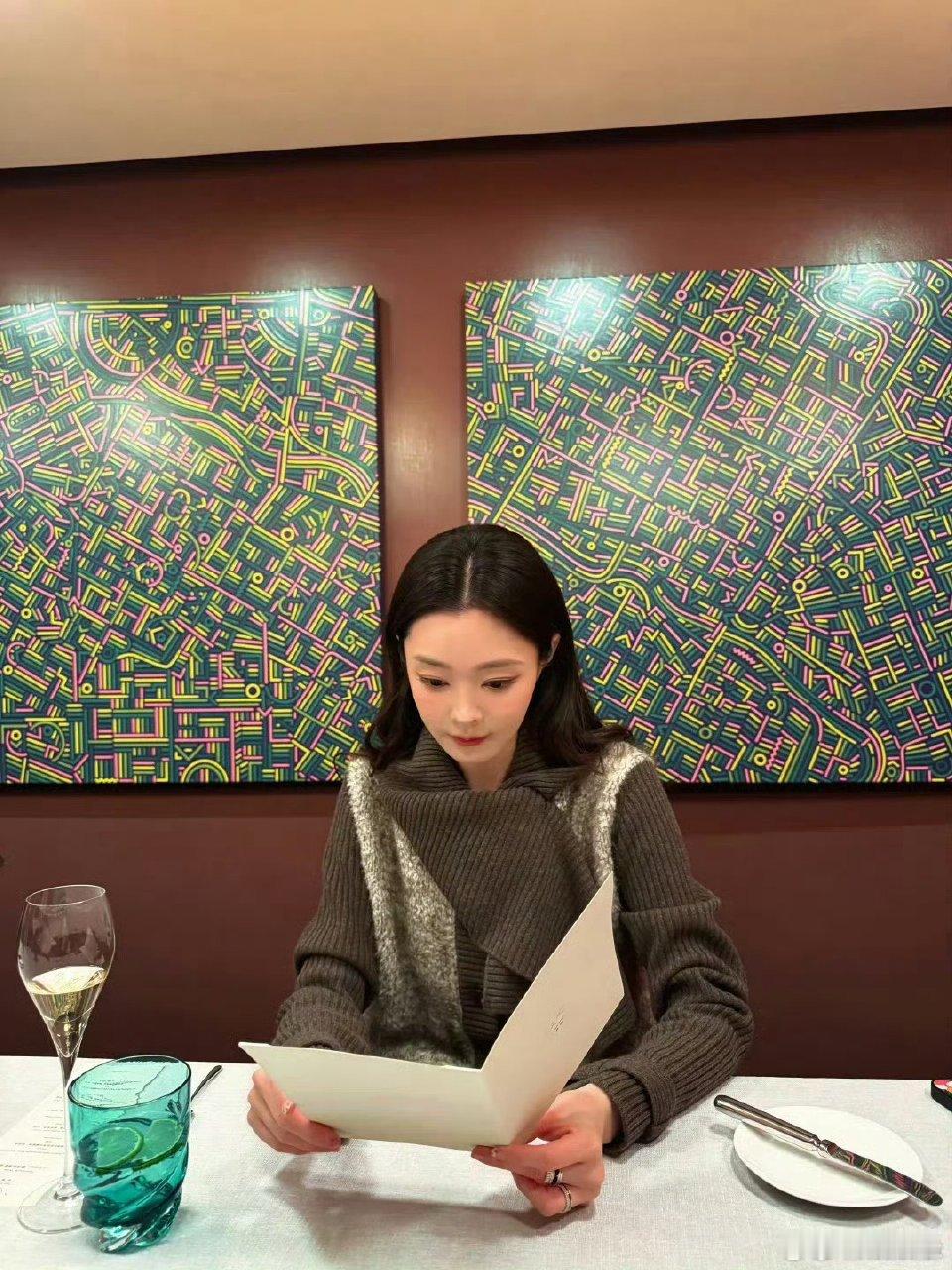 刘大锤曝宋轶想要结果白敬亭不给刘大锤曝宋轶想要结果白敬亭不给成年人的爱情最现实的