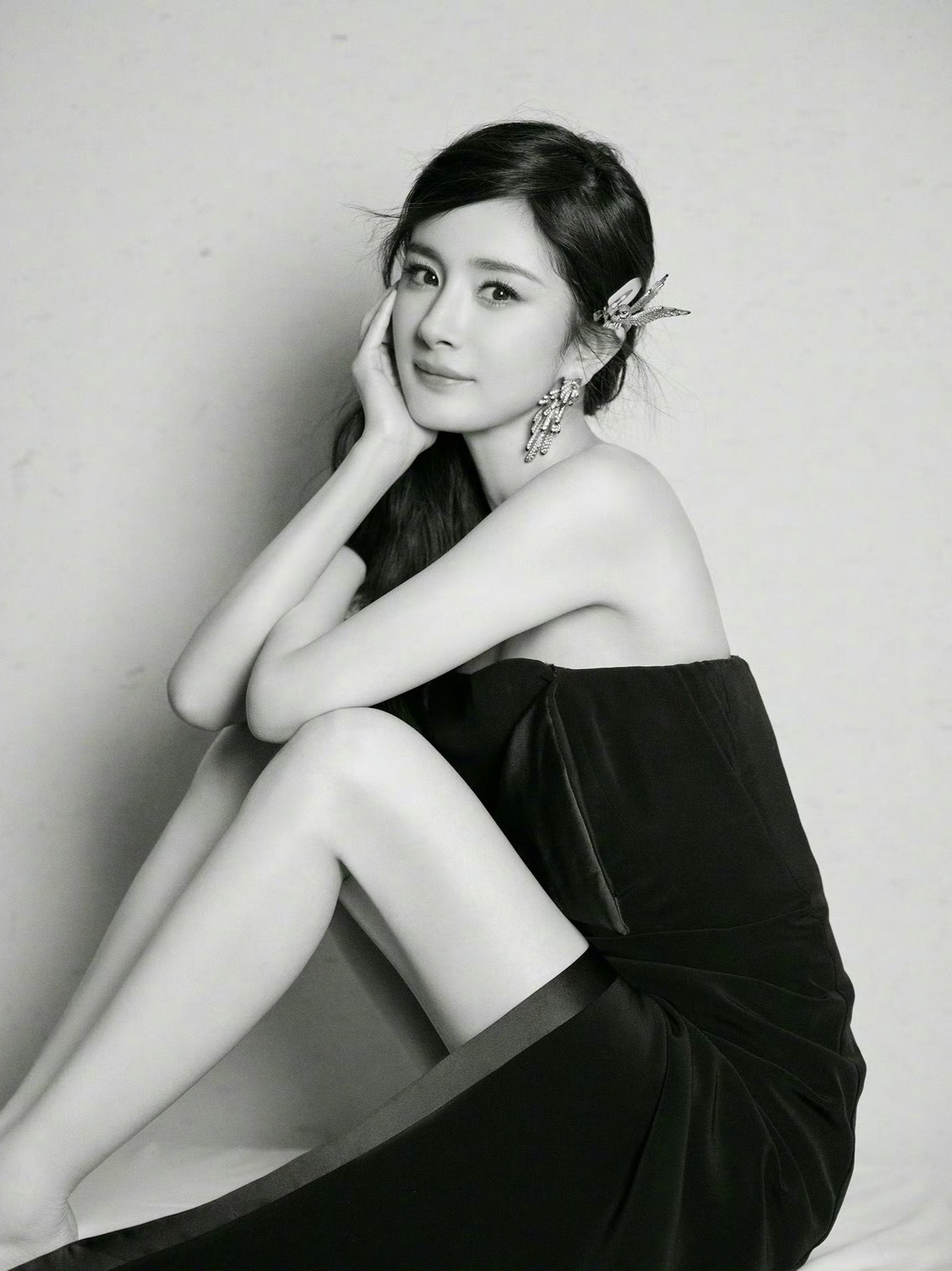 杨幂蓝色镂空裙 美腿高跟鞋👠👠