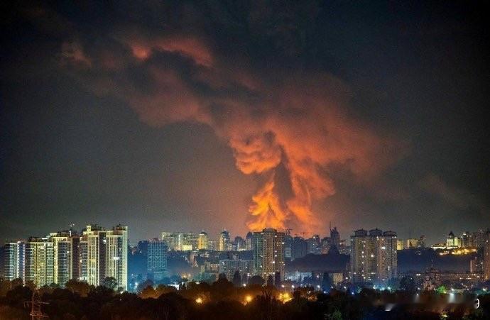 俄罗斯国防部通报称，8月8日凌晨，俄罗斯武装力量使用陆基高精度武器对乌克兰首都基