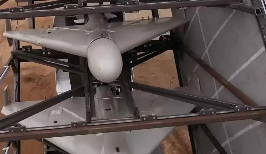 伊朗人声称他们正在效仿美国传奇拳击手穆罕默德·阿里的战术。他们是这样描述的：“首