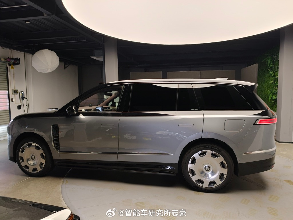 今日可以发ES9 外观了，地平线版，大饼轮毂，双拼色。 蔚来ES9