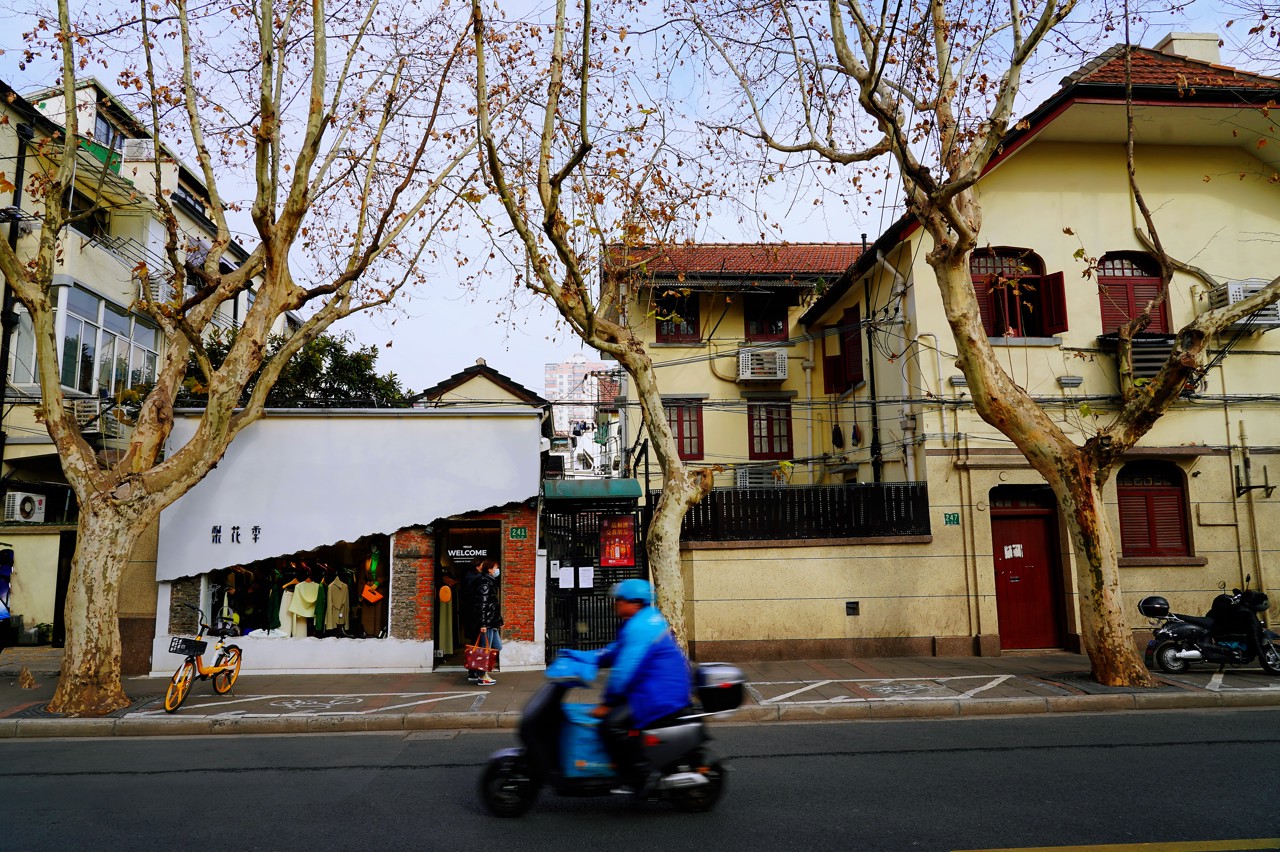 上海楼市新政，本质是拿房换人