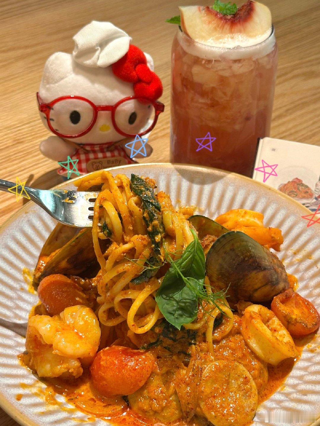 我的周末最佳搭子已就位！海苔碎跳舞的寿司饭，颜值治愈，味道绝绝子，太满足啦！打工