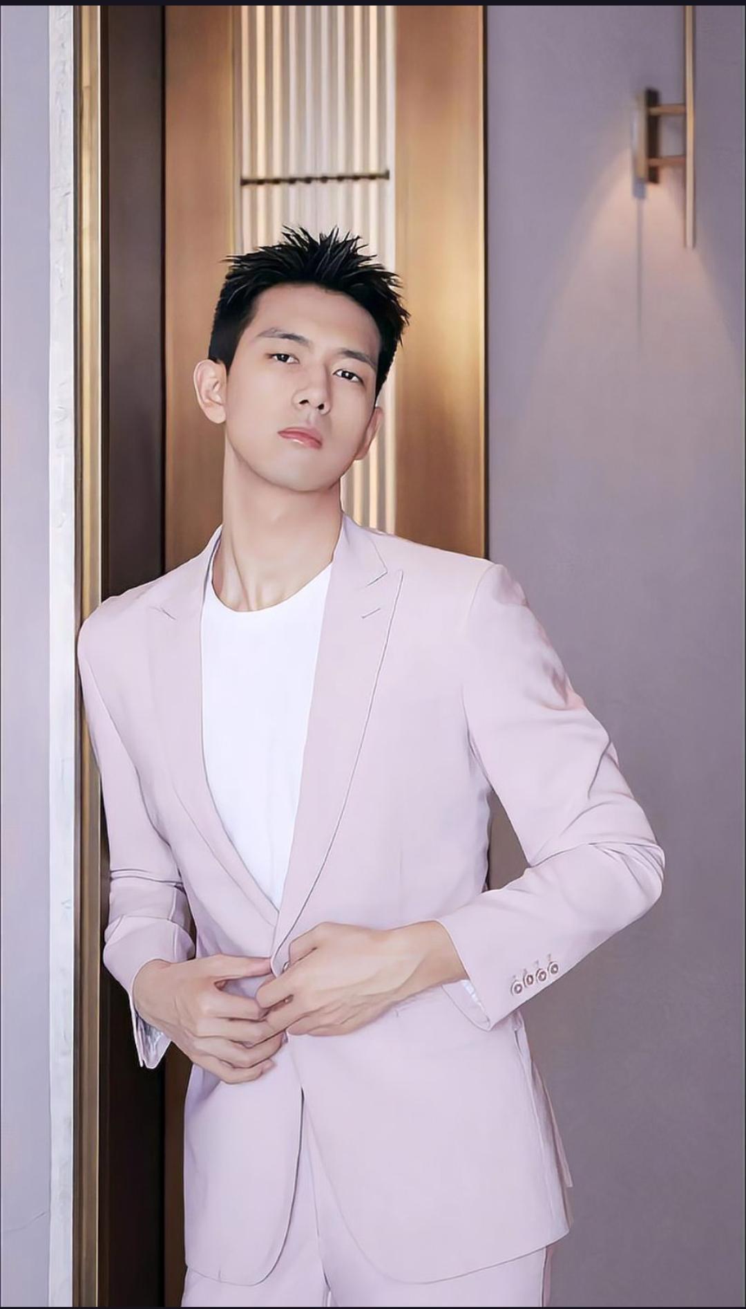 李现微博发“女友视角”照片，是宠粉还是“纯纯勾引”？这组照片让网友炸锅了！
6月