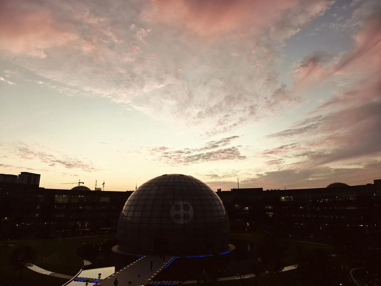今天的夕阳真的好美呀！