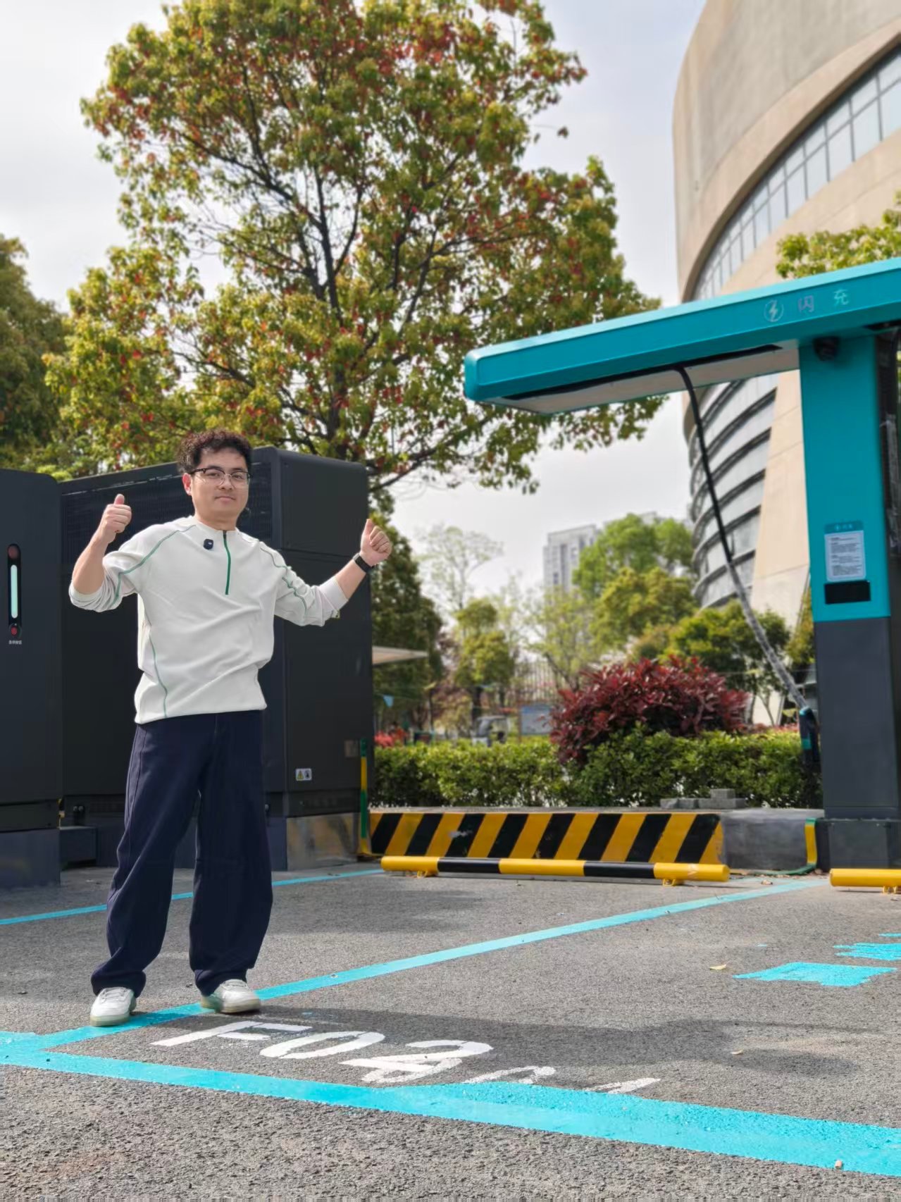 是不是看着离五一没几天了，而好像比亚迪那边对于高速闪充站没啥消息了，上次听到消息