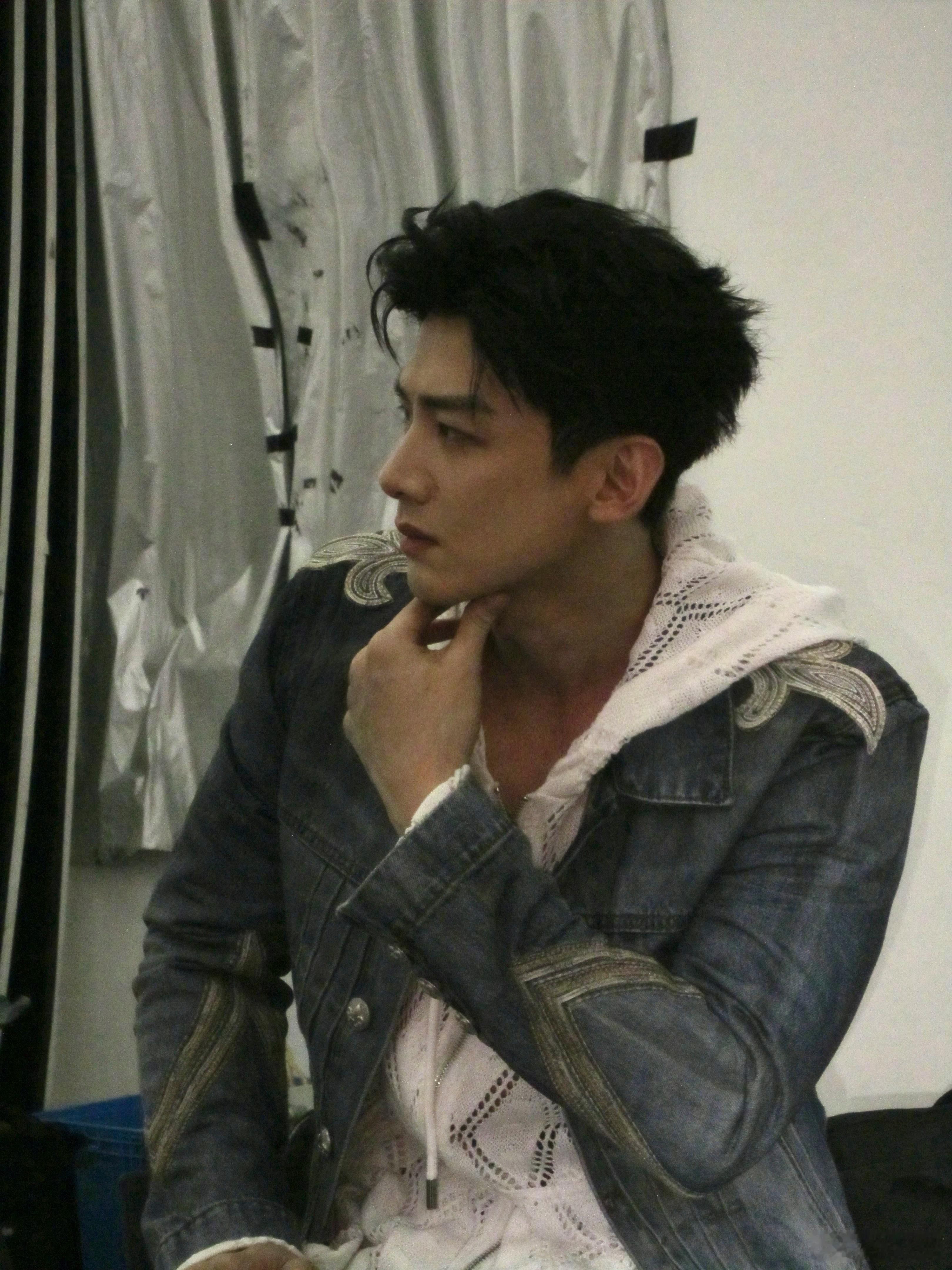 白敬亭   🕊️白敬亭电影特立独行  bjt白敬亭王长海 “保持热爱，往更远的