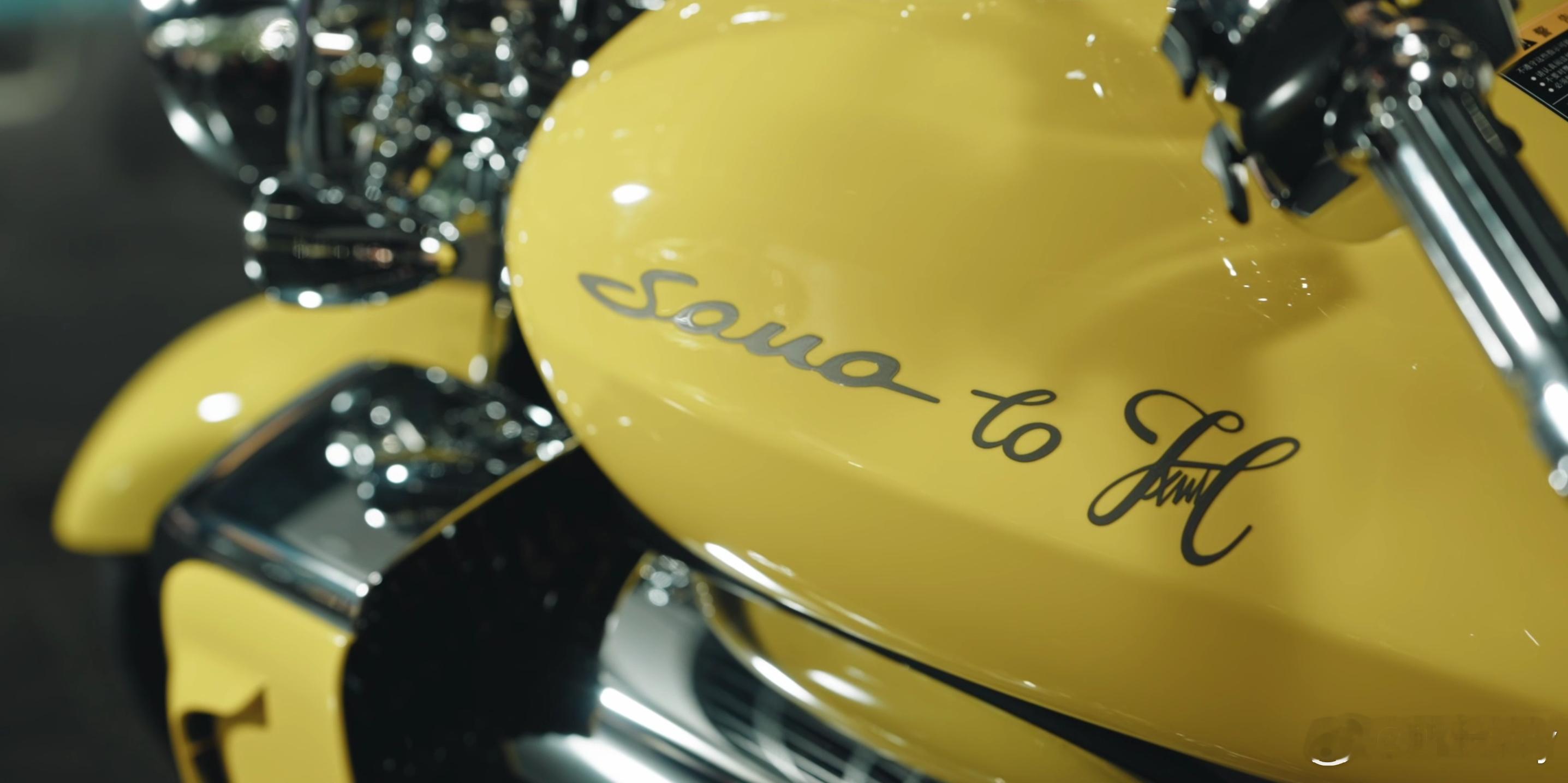 那天在三和老爷车博物馆，想起魏建军早年骑着摩托在村里绕圈的故事，到后来灵魂摩托的