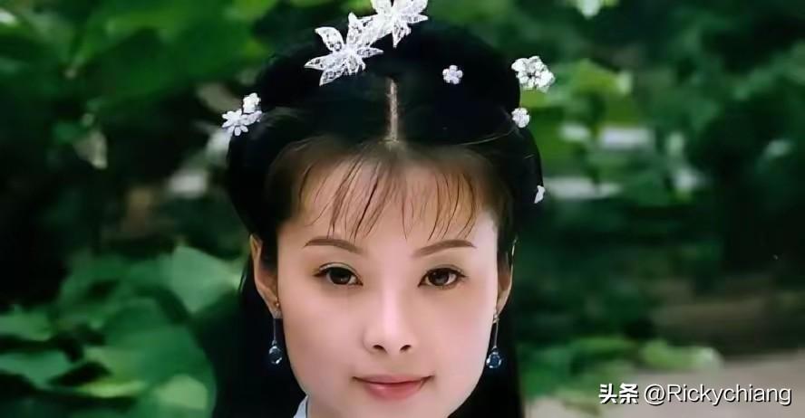 袁立还是在小时候看电视剧《铁齿铜牙纪晓岚》看过这个袁立，当时感觉形象还好，演技不